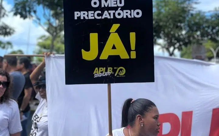 Professores da rede estadual iniciam paralisação em meio a votação dos precatórios